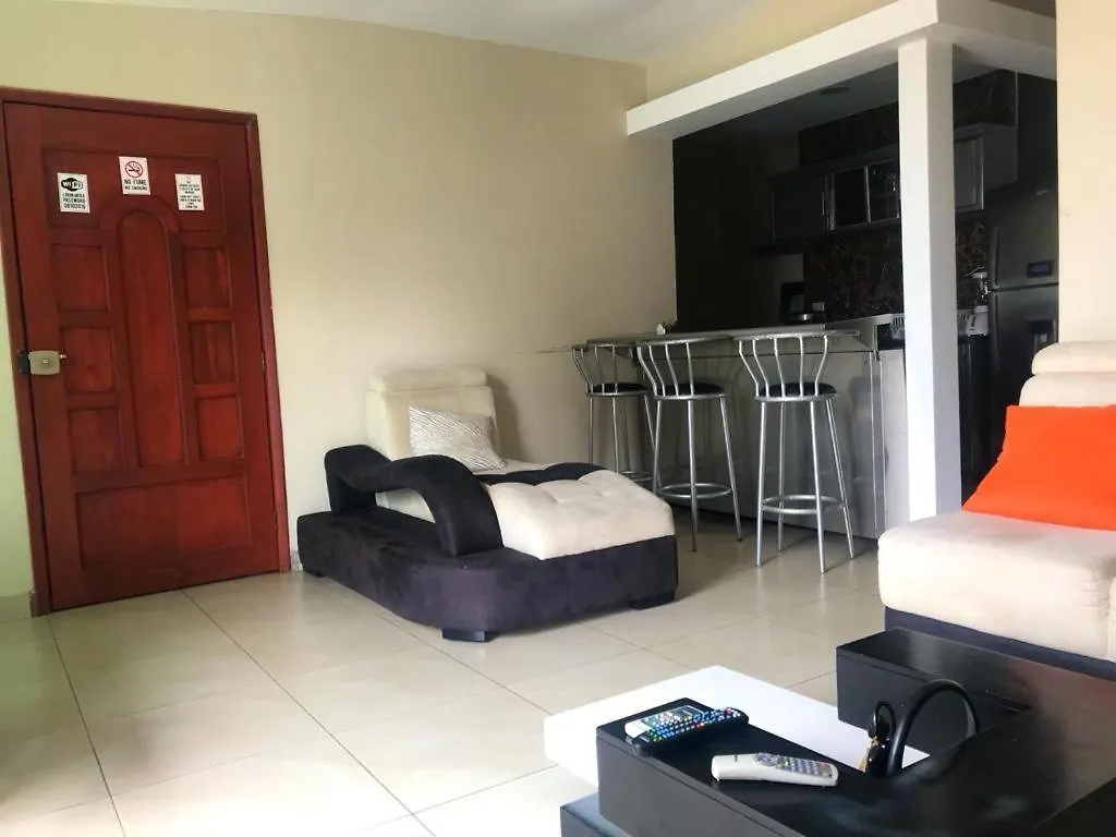 Casa Al Norte A Un Minuto De La Clinica Kennedy Alborada Guayaquil